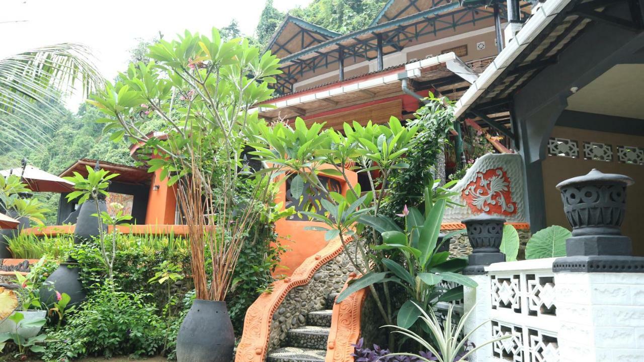 Jungle Inn Bukit Lawang Exterior photo