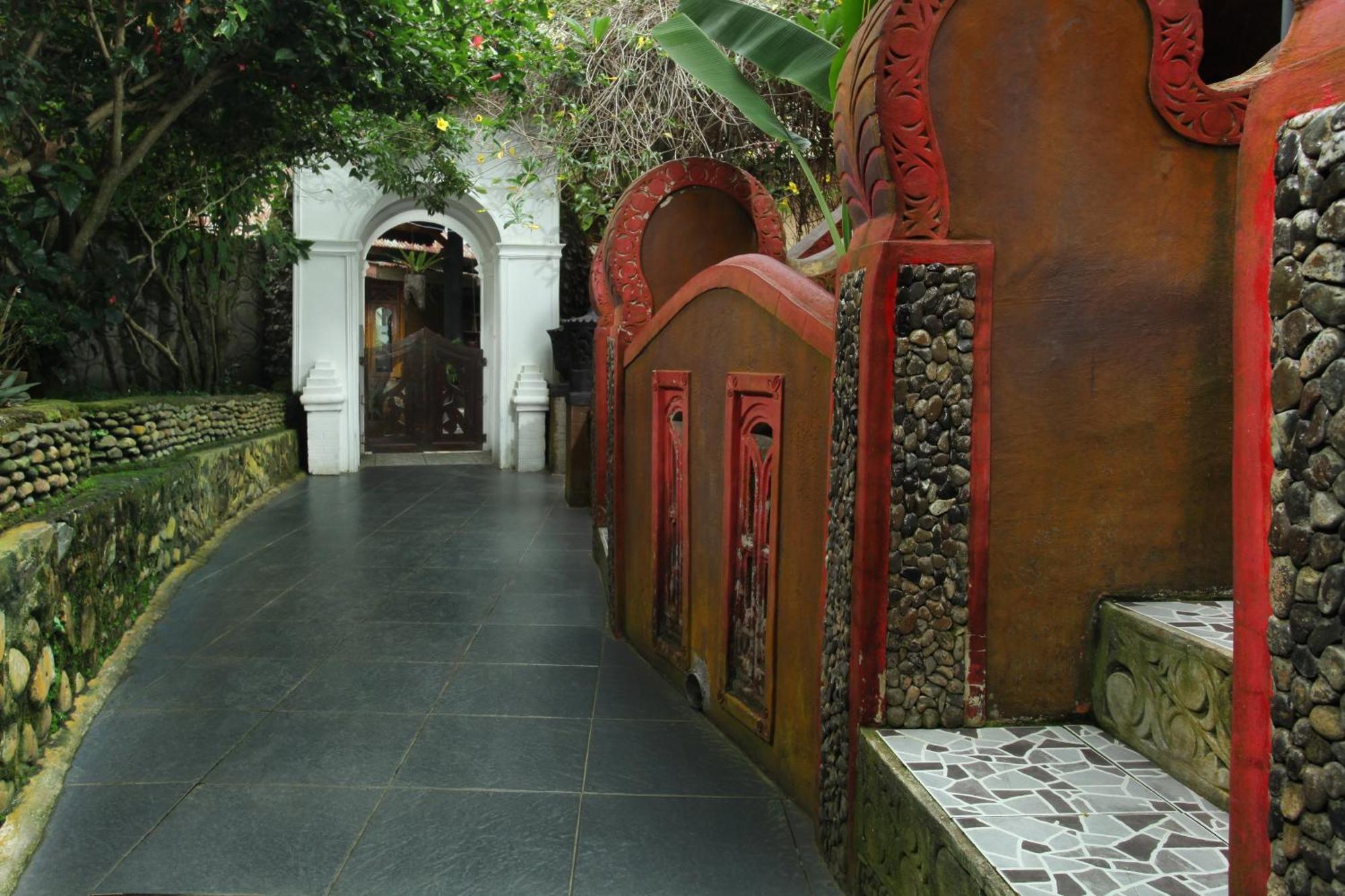 Jungle Inn Bukit Lawang Exterior photo